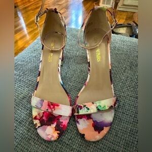 Dream Pairs Hi-Chunk High Heel  Pump Sandals - Floral - EUC - SIZE 8.5